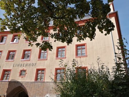 Denkmalgeschützte Altbauwohnung mit Fußbodenheizung und Parkett - Photo 3