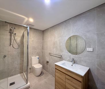 Nicely Renovated ✧ Self-contained Bungalow - Photo 5