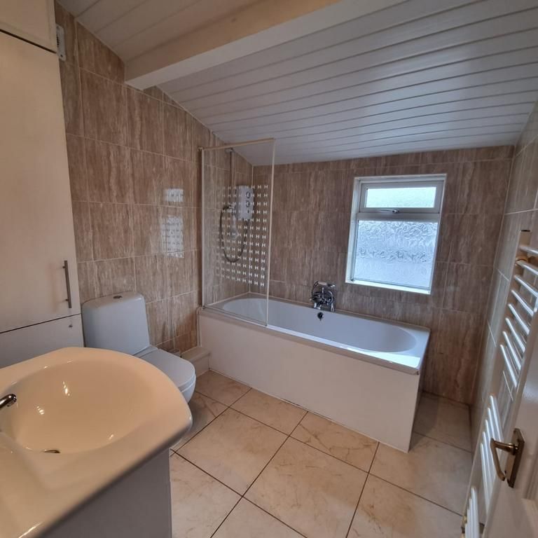 3 bedroom terraced house to rent - Photo 1