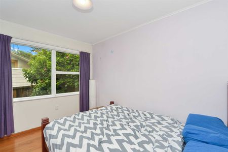 Three Bedroom Family Home - Photo 3