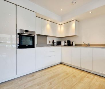 3 bedroom flat to rent - Photo 4
