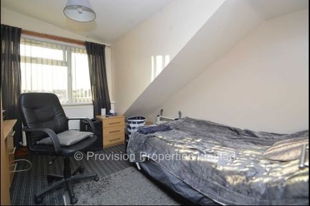 7 Bedroom Student Properties Leeds - Photo 3