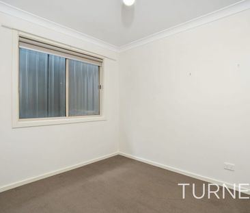 Beautiful Modern 4 Bedroom Family Home - Photo 5