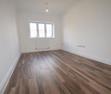 Hart Road, Thundersley, Essex, SS7 - Photo 5