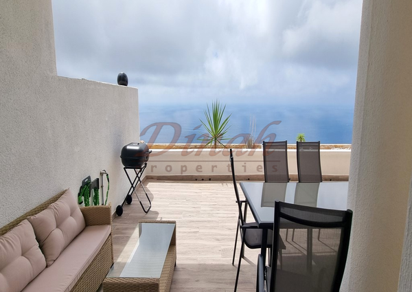 Exclusive flat with stunning terrace and spectacular sea views.