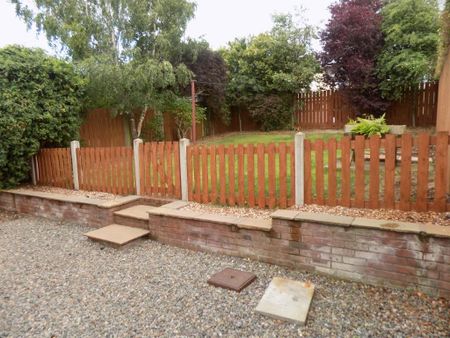 2 bedroom semi-detached house to rent - Photo 4