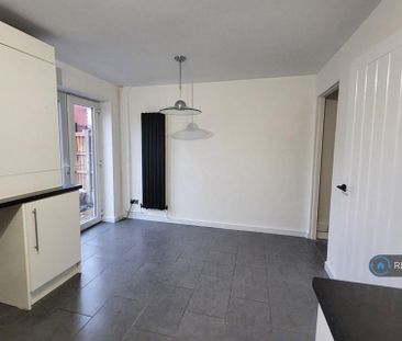 3 bedroom semi-detached house to rent - Photo 4