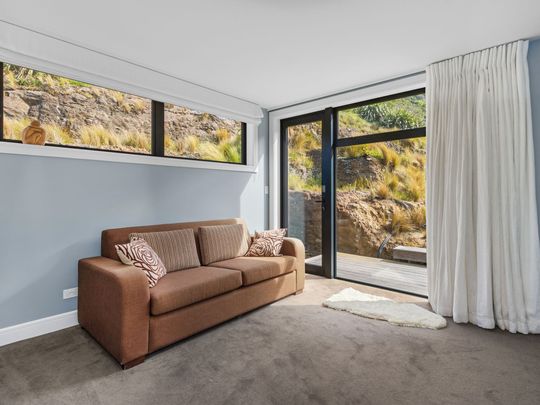 Lovely In Lyttelton - Photo 1