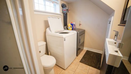 Lower Unit - Photo 3