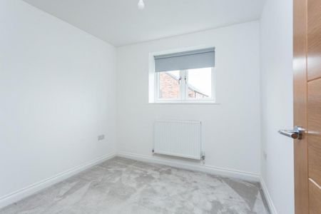 4 bedroom semi-detached house to rent - Photo 3