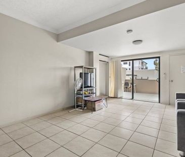 FEMALE ensuite room available - Photo 3
