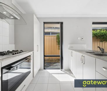 FABULOUS 3 BEDROOM FAMILY HOME WITH BEAUTIFUL PARK VIEWS - Photo 6