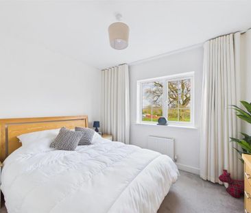 4 bedroom detached house to rent - Photo 6