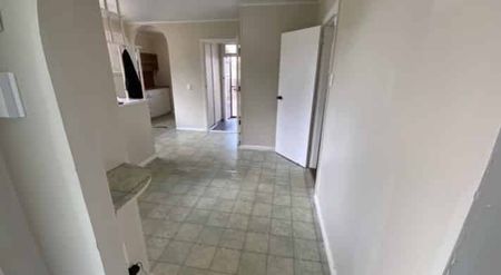 3 bedroom family home with carport - Photo 3