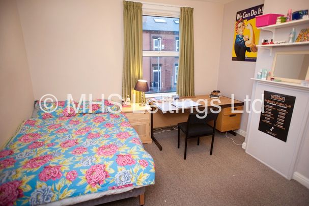 3 Bedroom Mid Terraced House for rent in Carberry Place - Photo 1