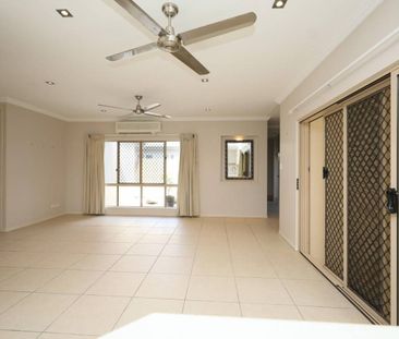 Beautiful Modern Home - Media Room - Private Backyard - Solar - Photo 3