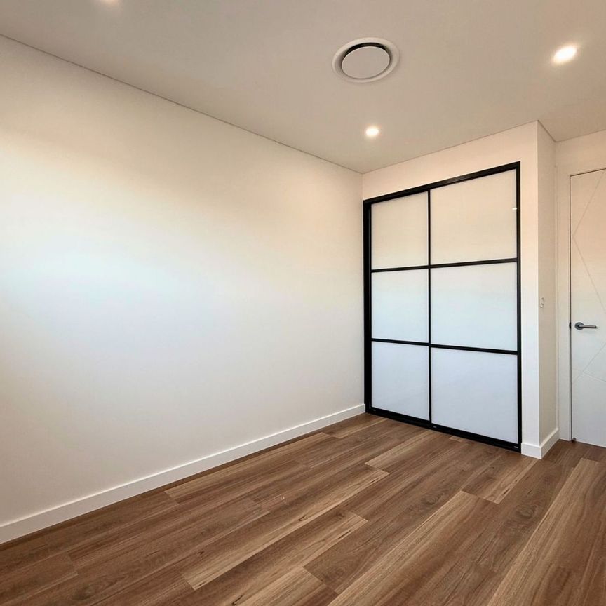 Brand New Five Bedroom&comma; Duplex&excl; - Photo 1