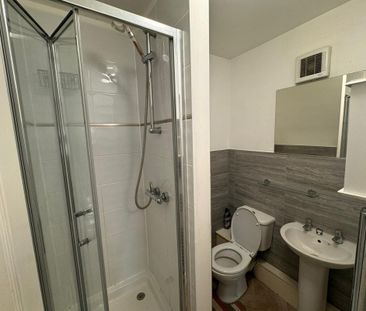 3 Garendon Road - Great Location and additional parking at the rear... - Photo 5