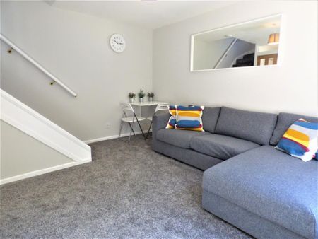 1 bedroom semi-detached house to rent - Photo 3