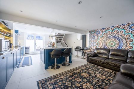 3 bedroom end of terrace house to rent - Photo 5