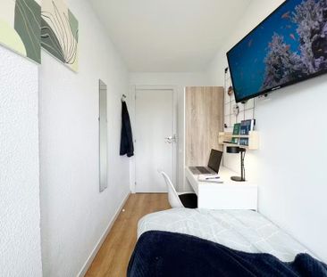 Calle de Ayllón, Madrid, Community of Madrid 28024 - Foto 1