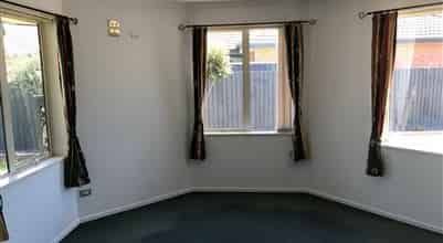 Modern Three Bedroom House - Photo 5