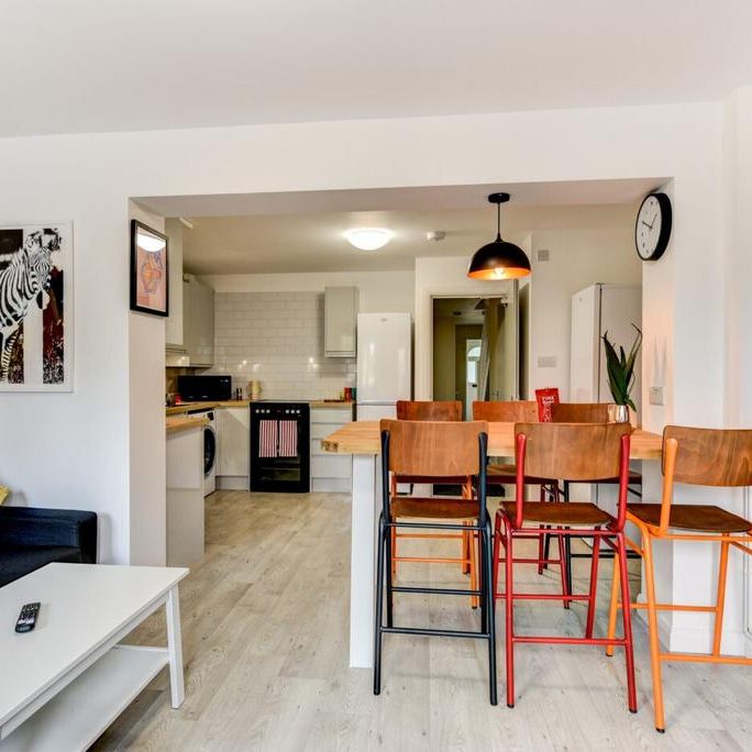 6 bedroom house to rent - Photo 1