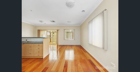 Neat Fee standing Family Home in Desirable South Kingsville! - Photo 3