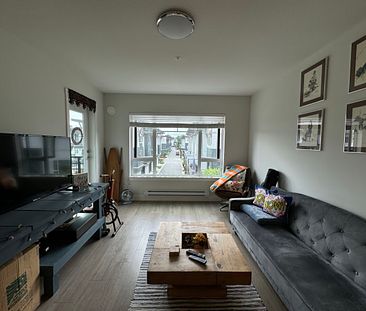 Spacious and Modern Condo - Photo 3