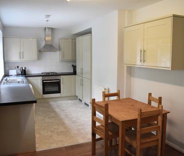 4 bedroom semi-detached house to rent - Photo 3