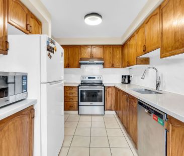 For Lease - 3152 Angel Pass Drive, Mississauga, Ontario - Photo 3