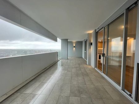 “Oversized nice three bedrooms located in liverpool central for lease” - Photo 5