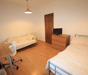 4 bedroom terraced house to rent - Photo 2