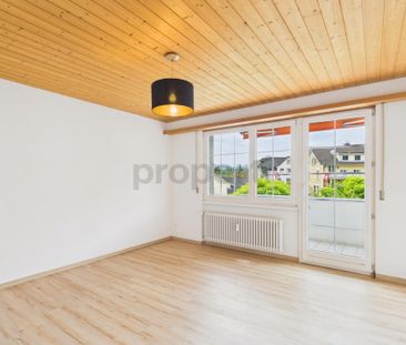 Ruhige 3.5-Zimmer-Eigentumswohnung mit praktischem Innenparkplatz, ... - Photo 1