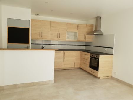 Location Maison 3 pièces 71m² CHATELLERAULT 86100 - Photo 3