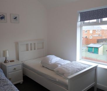 3 bedroom terraced house to rent - Photo 2