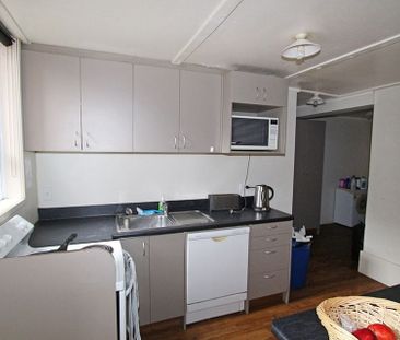 Large air conditioned flat with two bathrooms - Photo 3