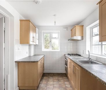 A newly decorated 3 bedroom semi-detached house overlooking neighbo... - Photo 1