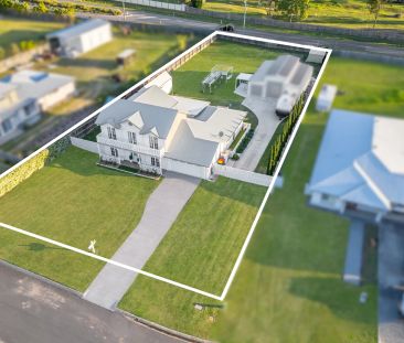 A Home of Distinction - Where Elegance Meets Everyday Life - Photo 1