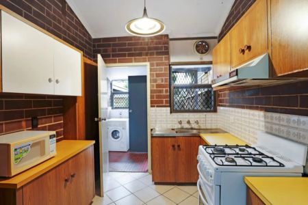 4/4 Carey Street, - Photo 4