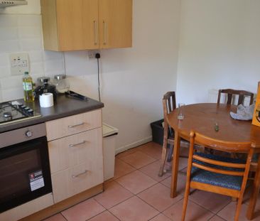 4 bedroom terraced house to rent - Photo 2