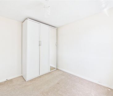 4 bedroom House in The Delph, Reading - Photo 3
