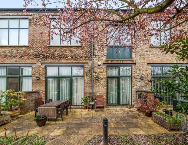 Farriers Mews, London SE15 - Photo 1