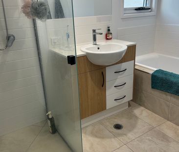 Helensvale - Photo 6