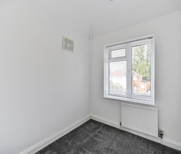 4 bedroom semi-detached house to rent - Photo 4