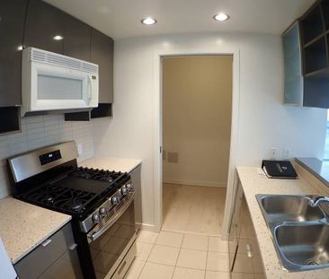 Yaletown 2 Bedroom 1 bath at Max with amazing amentites! - Photo 2