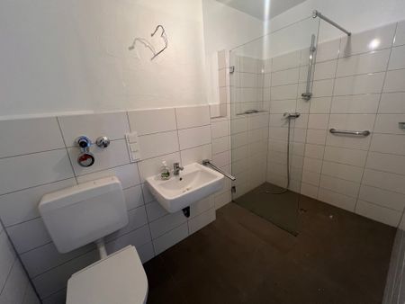 Schöne, renovierte 3-Zimmer-Erdgeschosswohnung mit Balkon! - Photo 3