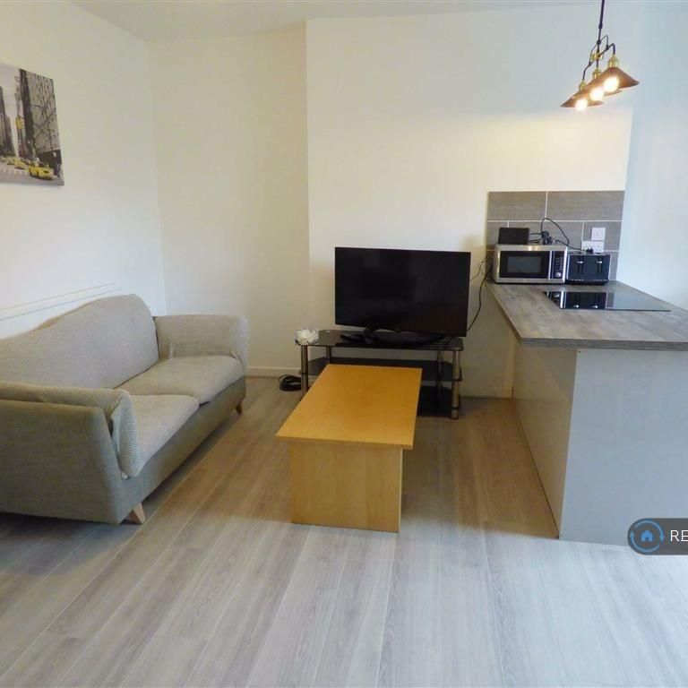 2 bedroom flat to rent - Photo 1