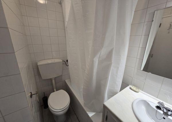 Apartamento T2, com varanda, perto do mar, Albufeira, Algarve