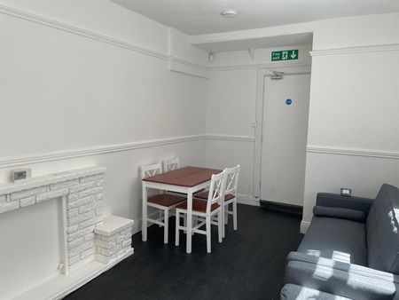 OLD BH - Room 2 - Photo 2